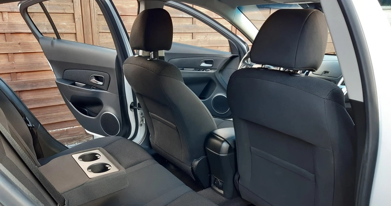 Chevrolet Cruze cena 28900 przebieg: 140500, rok produkcji 2013 z Łaszczów małe 436